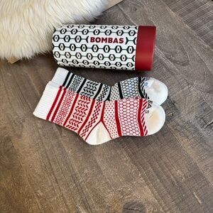 Bombas woman’s small fits size 4- 7 1/2 half calf patterned socks.